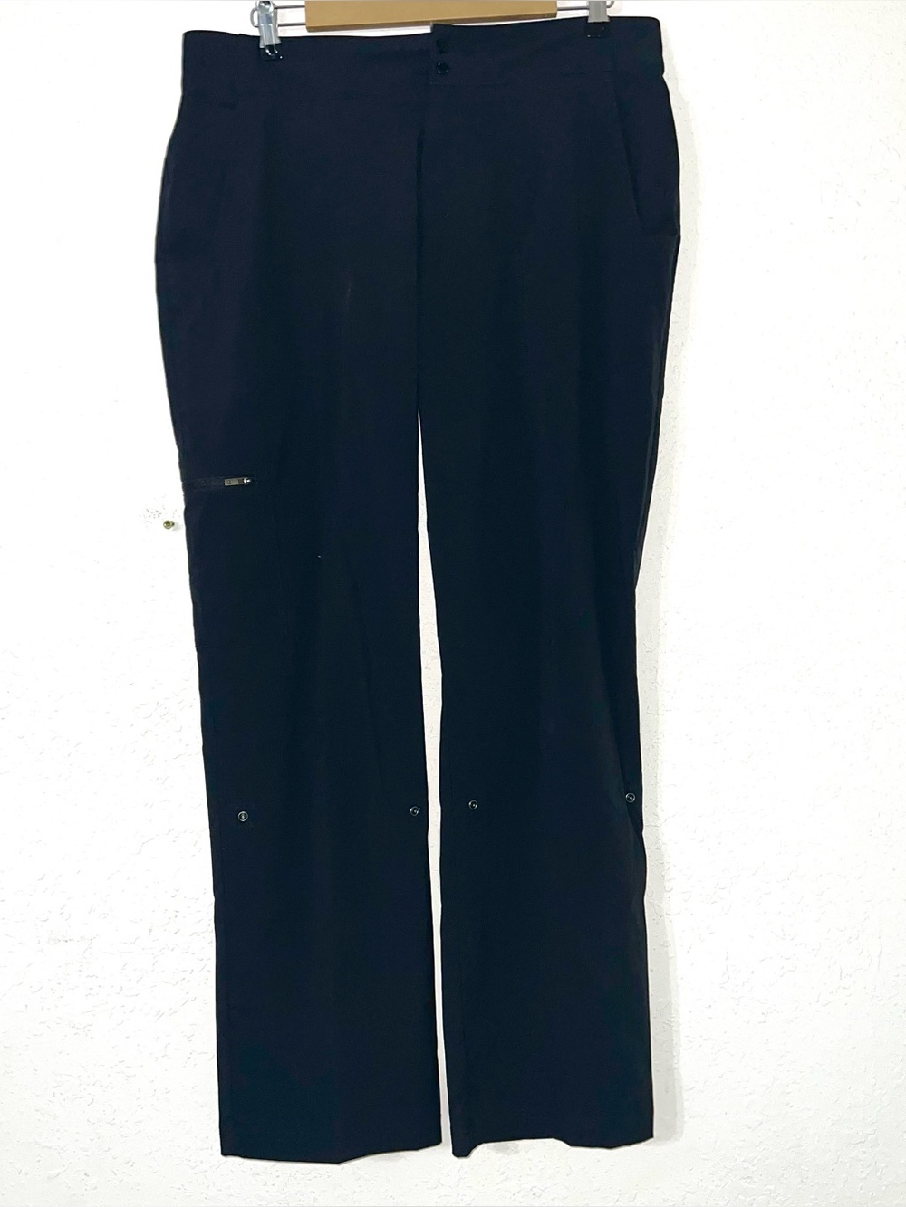 Columbia Saturday Trail Black
Roll Up Hiking Cargo Pants
Womens Size 14 XL.